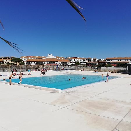 Appartement Canigou Vue: Lakeside Retreat with Pools and Playground Le Barcares Exterior photo